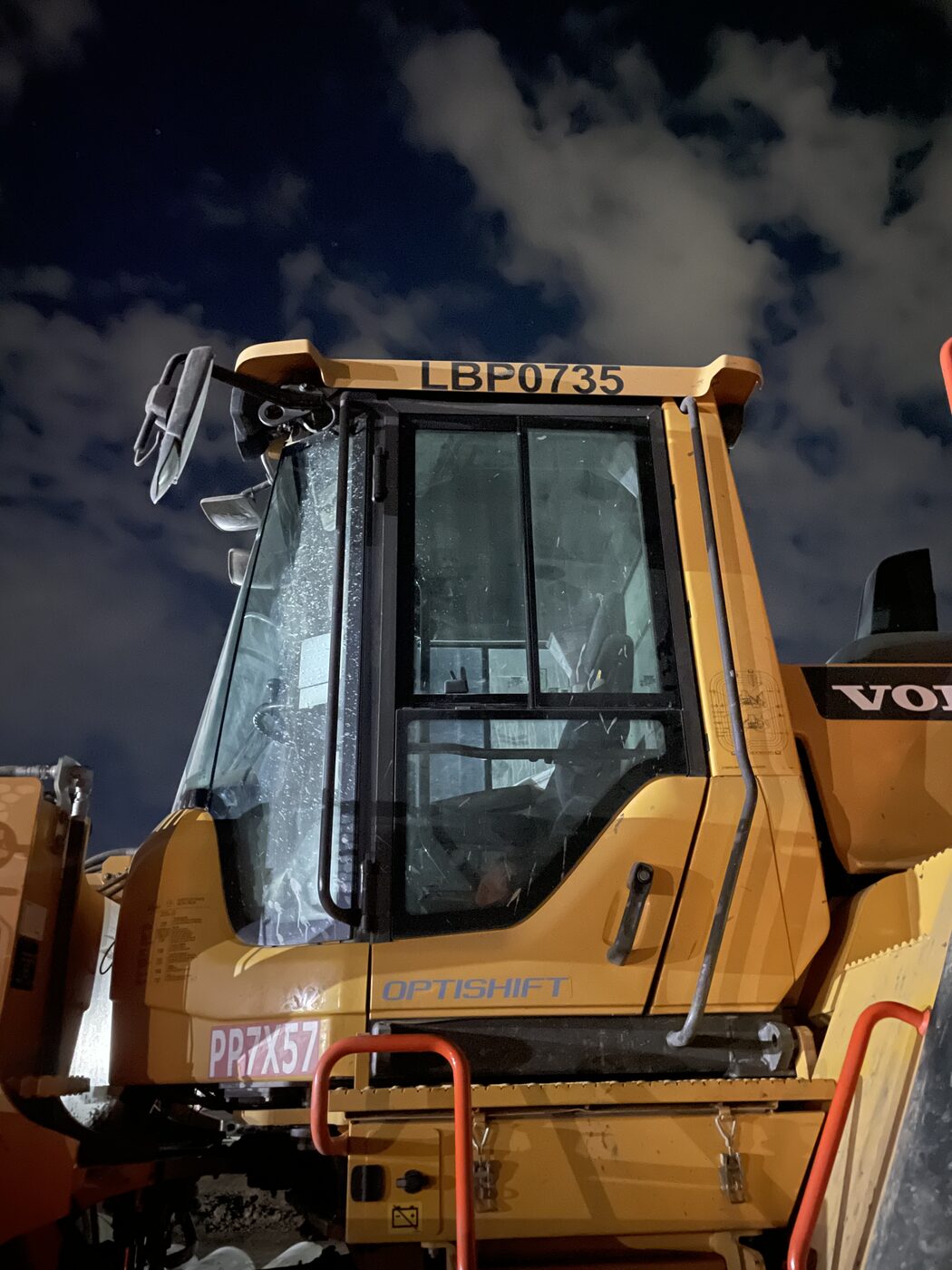 Volvo wheel loader cab glass